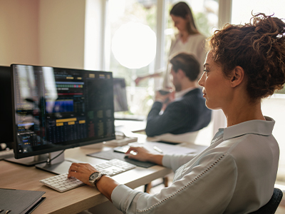 استقطاب المستثمرين الإستراتيجيين